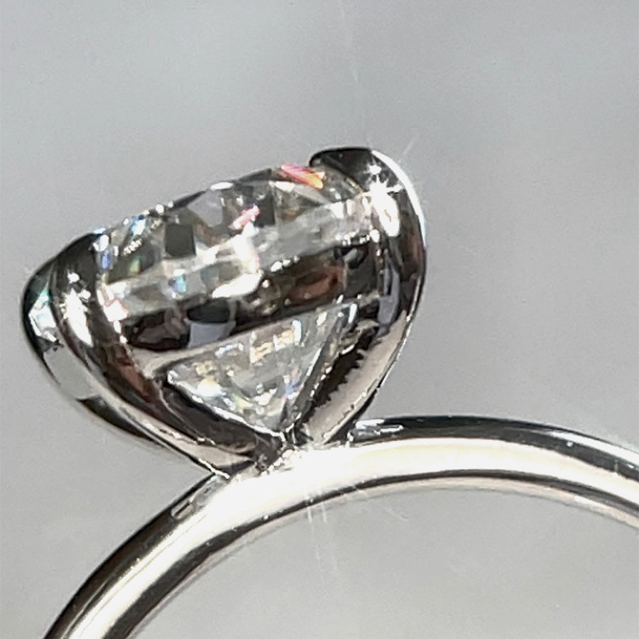 Solitaire 2.5ct Oval Ring in Brilliant Cut or Crushed Ice Cut | Great as a travel ring! | Majestry ring | Jewel Eternal