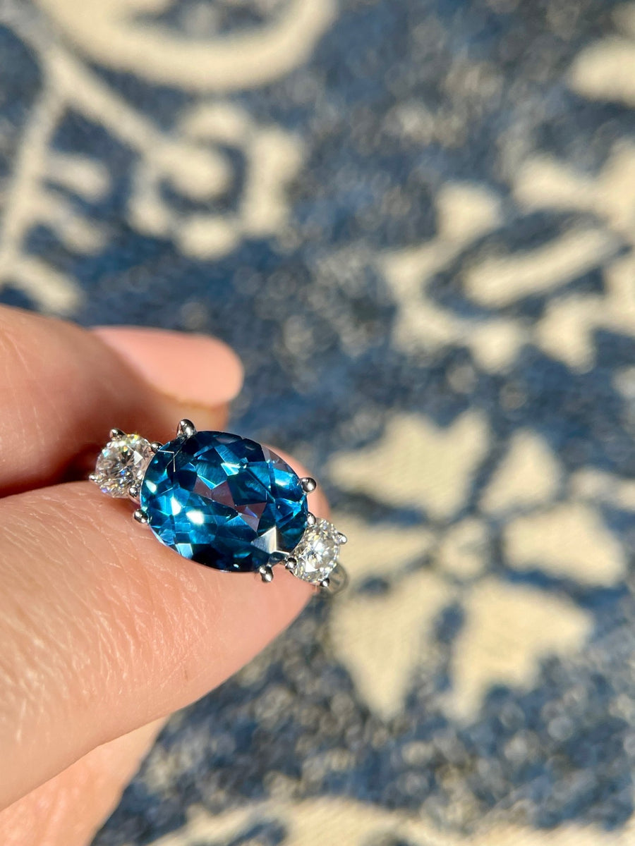 East West Oval Sapphire Ring – Modern Oval Sapphire Ring - Jewel Eternal