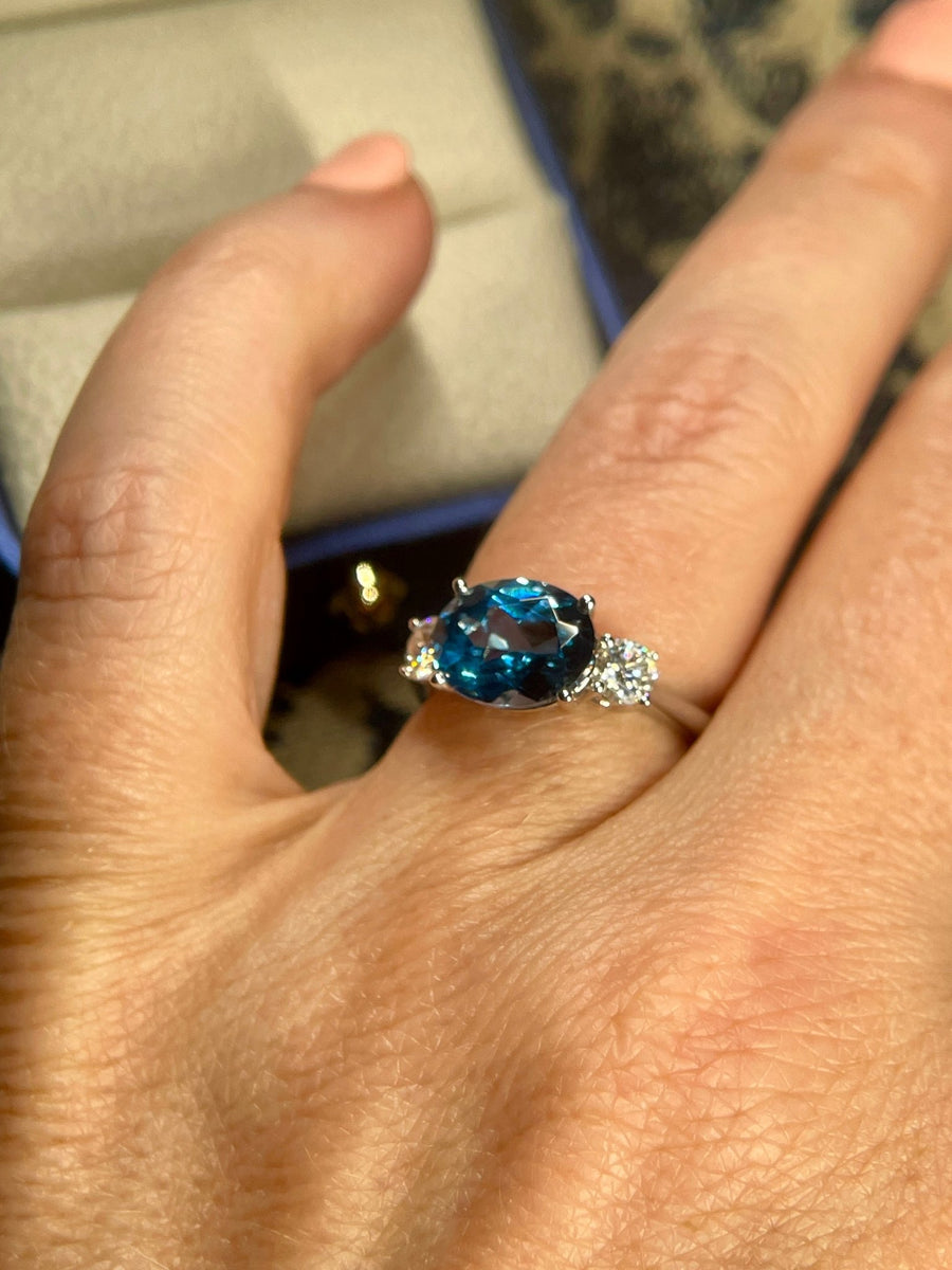 East West Oval Sapphire Ring – Modern Oval Sapphire Ring - Jewel Eternal