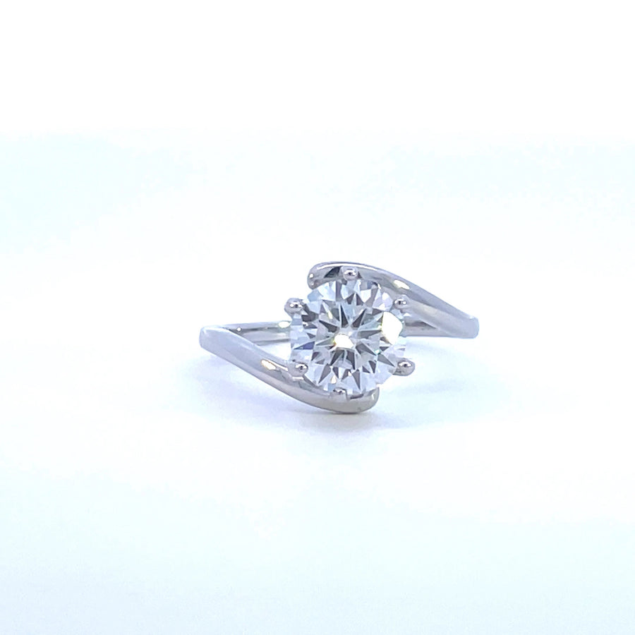 Solitaire 6 prong Twist Moissanite Ring - Grand Twist | Jewel Eternal 