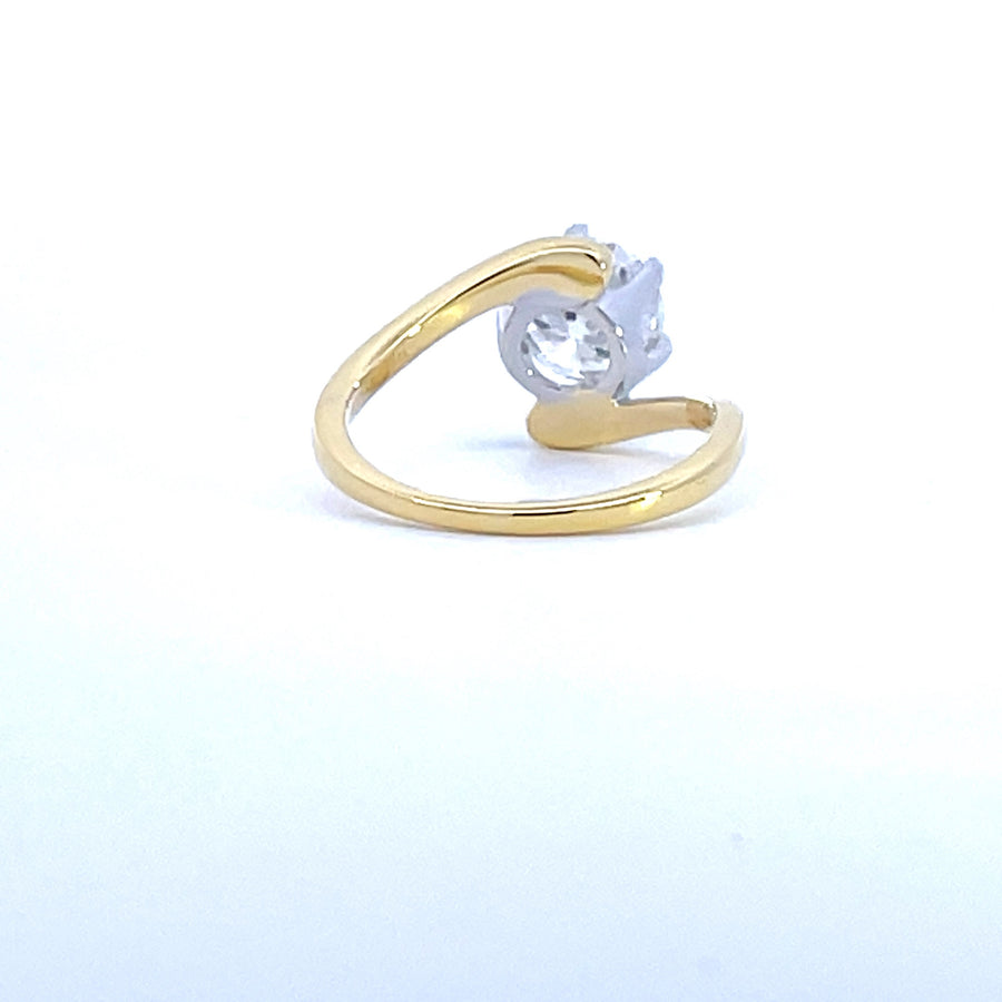 Solitaire 6 prong Twist Moissanite Ring - Grand Twist | Jewel Eternal 