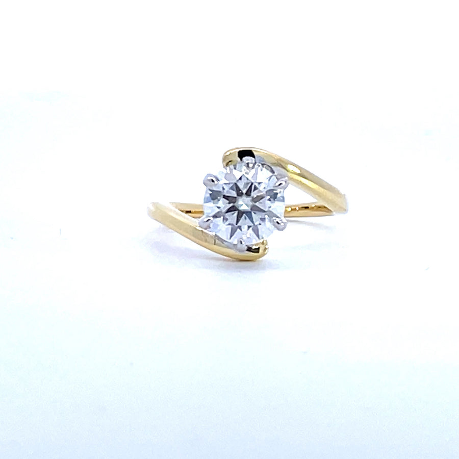 Solitaire 6 prong Twist Moissanite Ring - Grand Twist | Jewel Eternal 