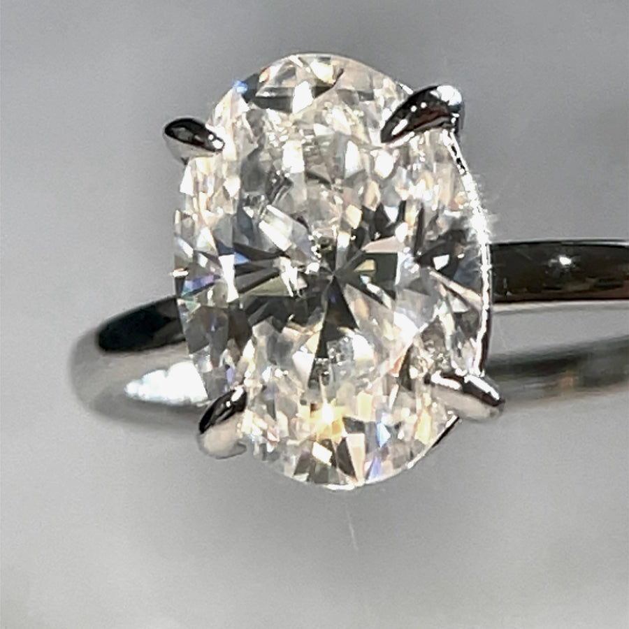 Solitaire 2.5ct Oval Ring in Brilliant Cut or Crushed Ice Cut | Great as a travel ring! | Majestry ring | Jewel Eternal