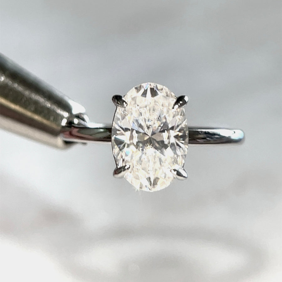 Solitaire 2.5ct Oval Ring in Brilliant Cut or Crushed Ice Cut | Great as a travel ring! | Majestry ring | Jewel Eternal