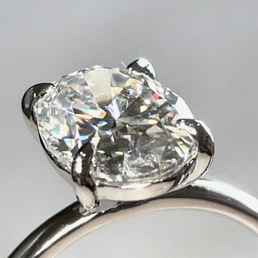 Solitaire 2.5ct Oval Ring in Brilliant Cut or Crushed Ice Cut | Great as a travel ring! | Majestry ring | Jewel Eternal