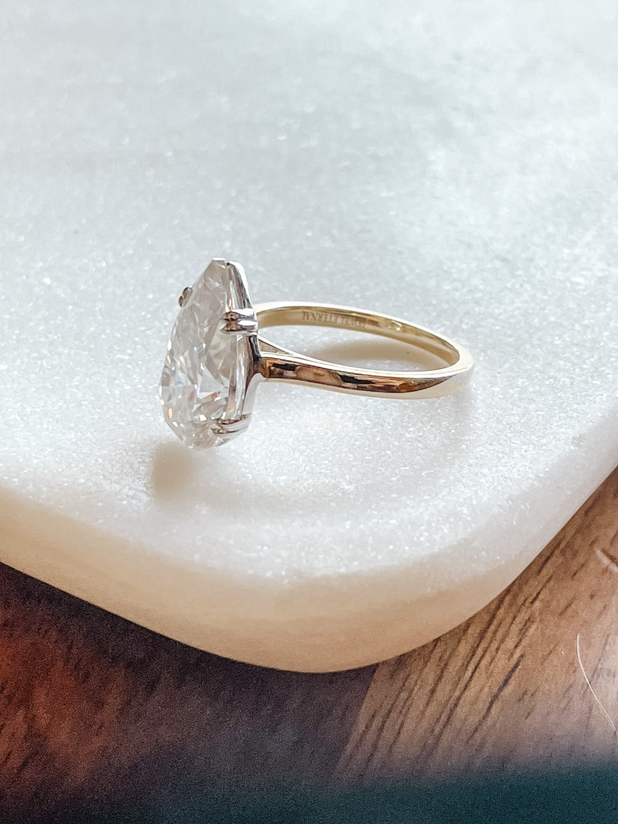 Solitaire Pear Cut Ring - Longpear Classic - 6ct | Jewel Eternal 