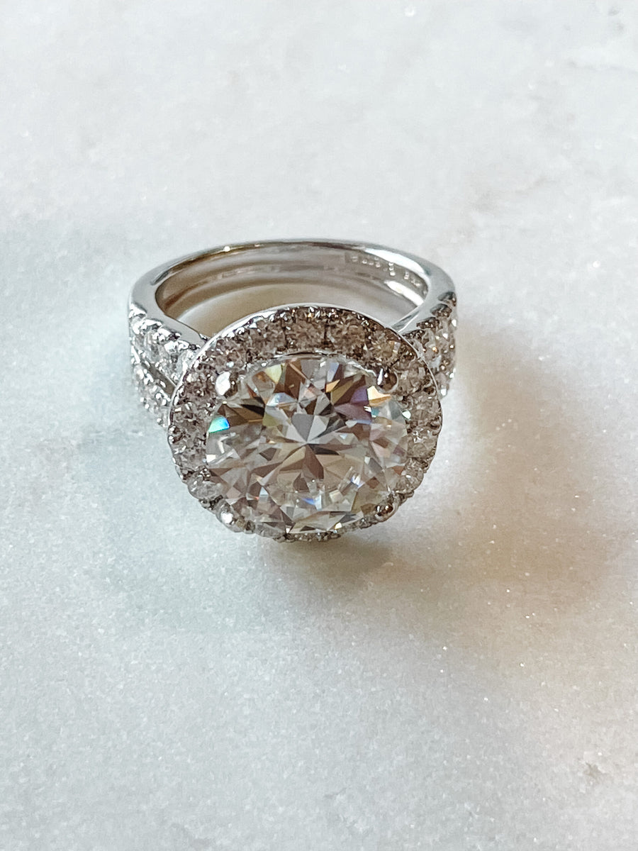 Halo Diamond Ring - Halo rings | Jewel Eternal 