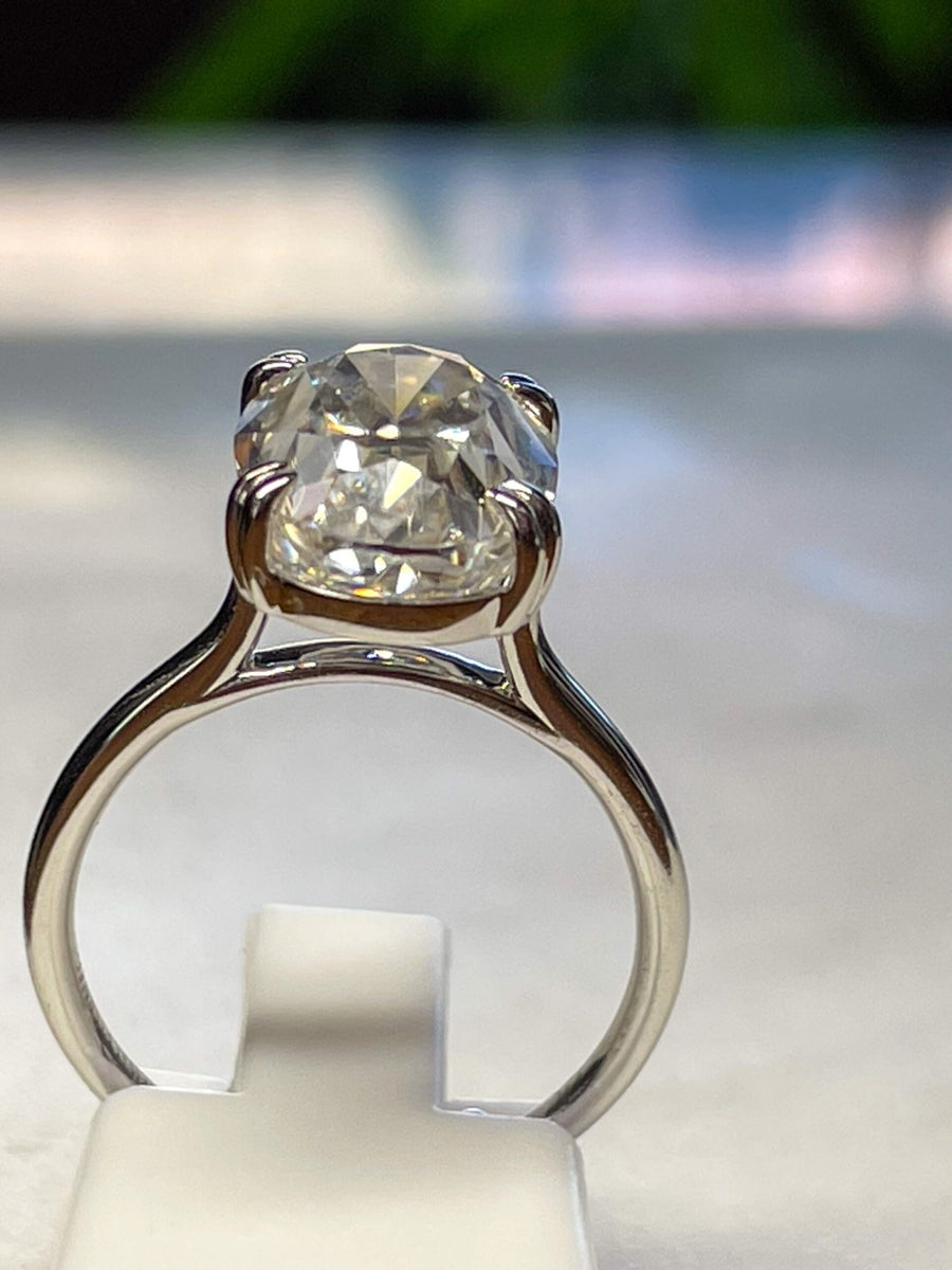 Winter Kiss – 5 ct Crushed Ice Oval Moissanite Ring in 14K Gold/Platinum - Jewel Eternal