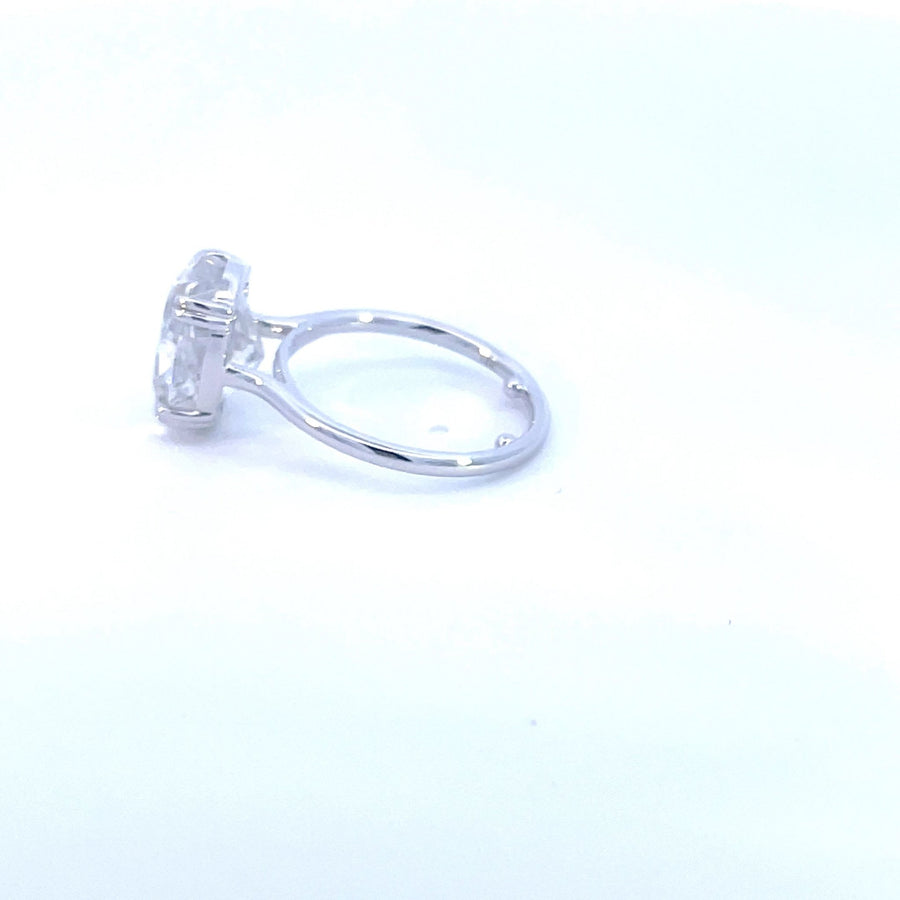 Winter Kiss – 5 ct Crushed Ice Oval Moissanite Ring in 14K Gold/Platinum - Jewel Eternal