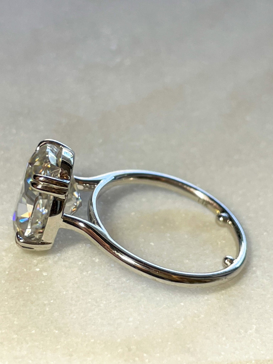 Winter Kiss – 5 ct Crushed Ice Oval Moissanite Ring in 14K Gold/Platinum - Jewel Eternal